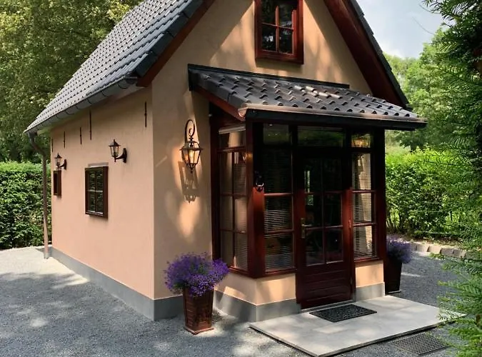 Romantisch Gastenverblijf \'Het Vogelhuisje\'